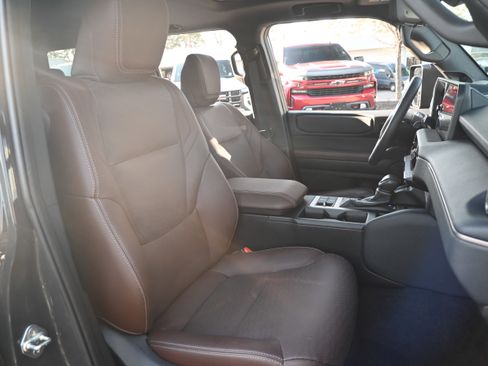 Used 2025 Toyota Land Cruiser image 17