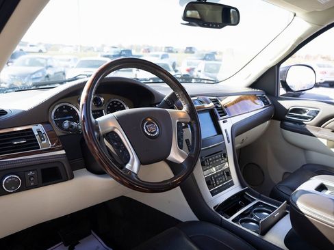 Used 2011 Cadillac Escalade ESV Platinum image 2