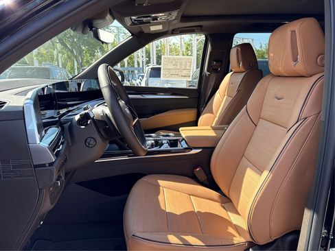 New 2026 Cadillac Escalade Luxury w/ Touring Package AWD/4WD image 9