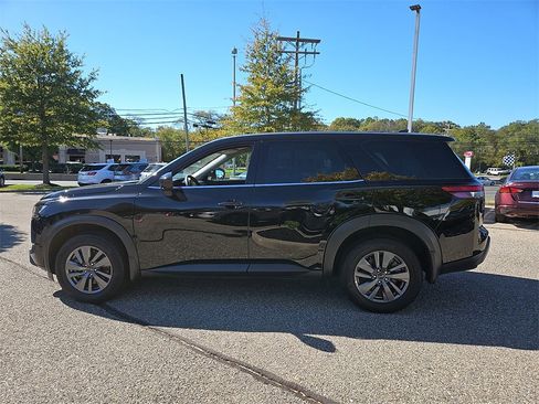 Certified 2024 Nissan Pathfinder S image 4