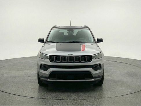 Used 2025 Jeep Compass Trailhawk AWD/4WD image 2
