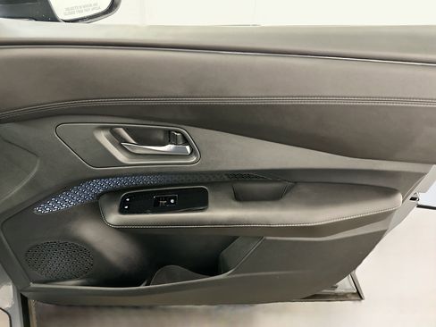 Used 2023 Nissan Ariya AWD image 35