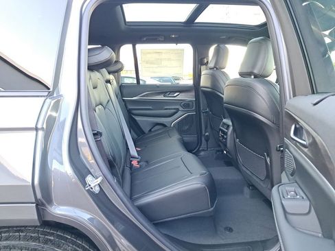 New 2025 Jeep Grand Cherokee Limited w/ Luxury Tech Group II AWD/4WD image 15