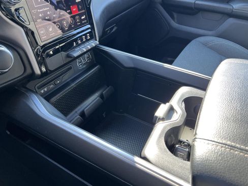 Used 2019 RAM 1500 Big Horn image 32
