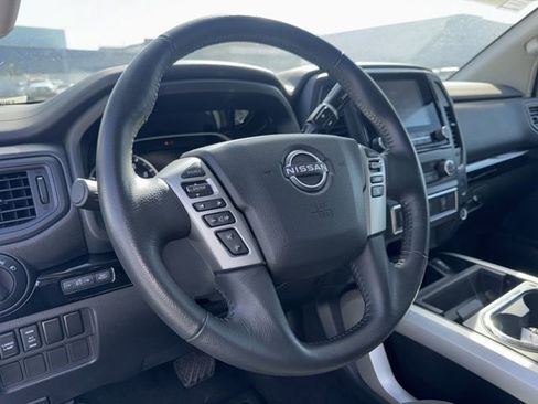 Used 2023 Nissan Titan SV w/ SV Convenience Package image 10