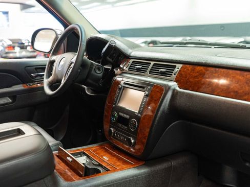 Used 2012 Chevrolet Suburban LTZ image 13