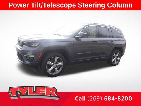Certified 2022 Jeep Grand Cherokee Limited w/ Luxury Tech Group II AWD/4WD image 3