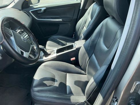 Used 2016 Volvo XC60 T5 Premier w/ Proximity Package FWD image 10