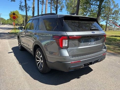 Used 2025 Ford Explorer ST-Line image 5