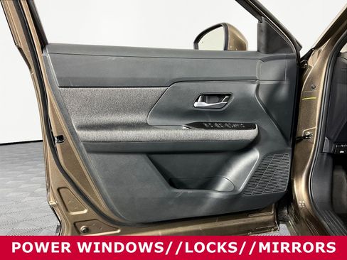 Certified 2025 Nissan Kicks SV AWD/4WD image 18