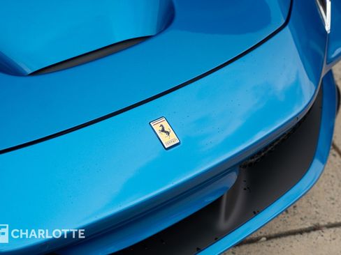 Used 2021 Ferrari F8 Tributo image 3