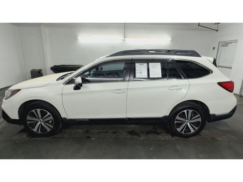 Used 2018 Subaru Outback 2.5i Limited image 5
