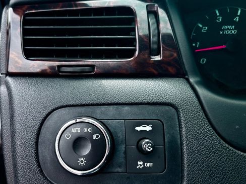 Used 2016 Chevrolet Impala LT image 24