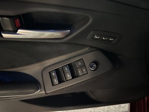 Used 2019 Toyota Avalon Touring w/ Advanced Safety Package image 9