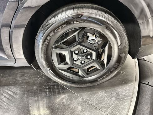 Used 2025 Kia Carnival image 12