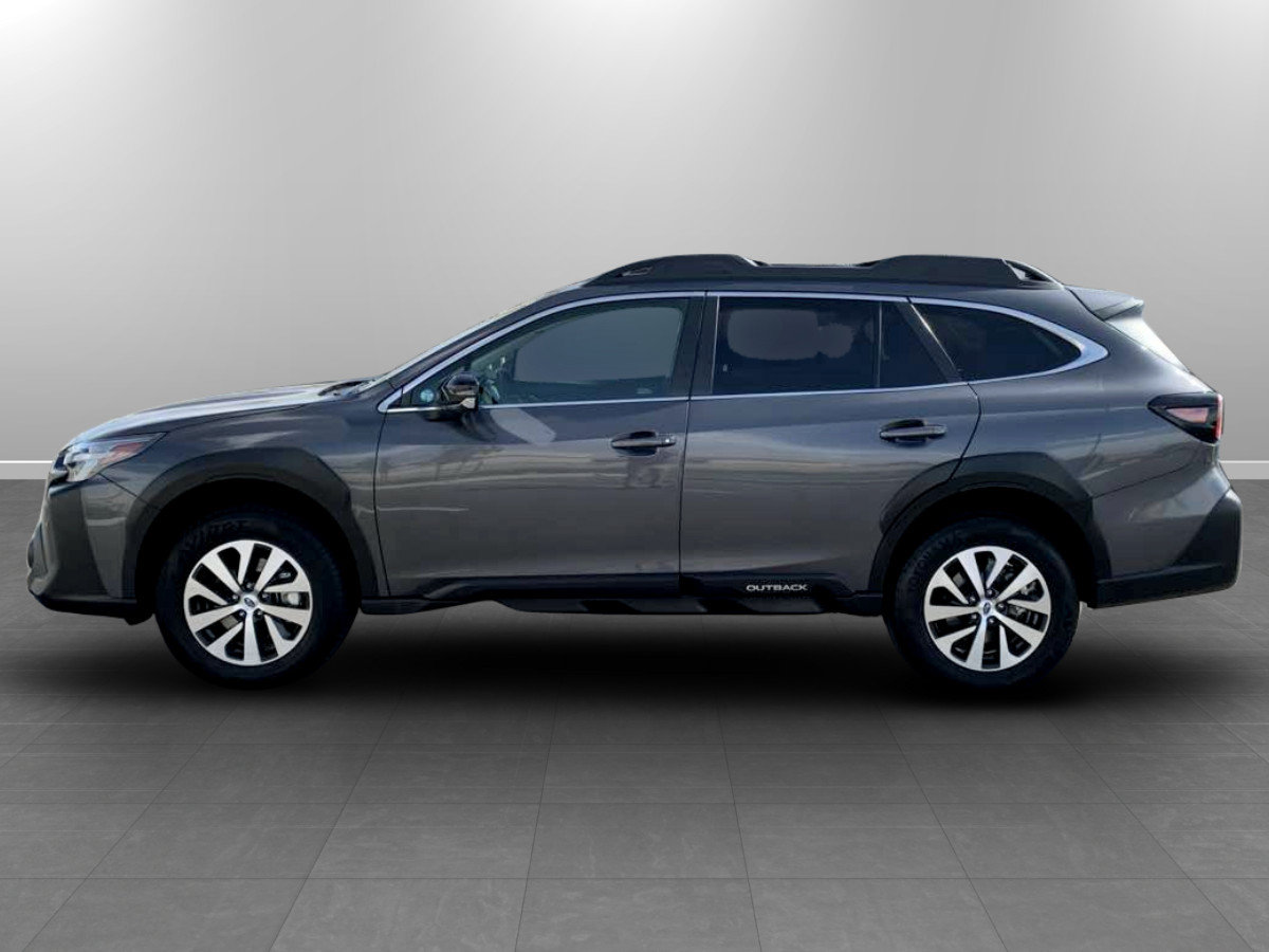 Used 2025 Subaru Outback Premium AWD/4WD image 4