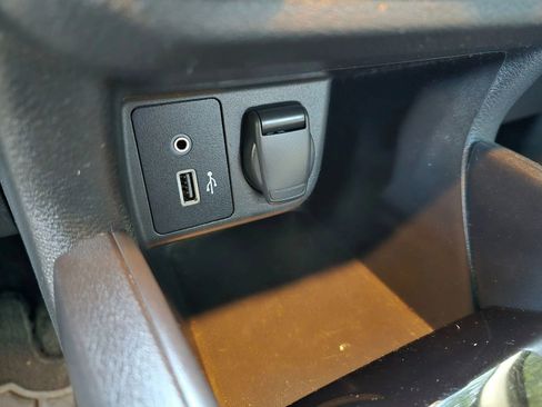 Used 2021 Nissan Versa SV image 27