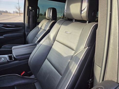 Used 2023 Cadillac Escalade ESV Sport w/ Touring Package AWD/4WD image 15