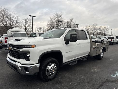 Used 2024 Chevrolet Silverado 3500 LT w/ Convenience Package image 8