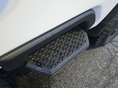 Used 2025 GMC Sierra 2500 AT4 image 23