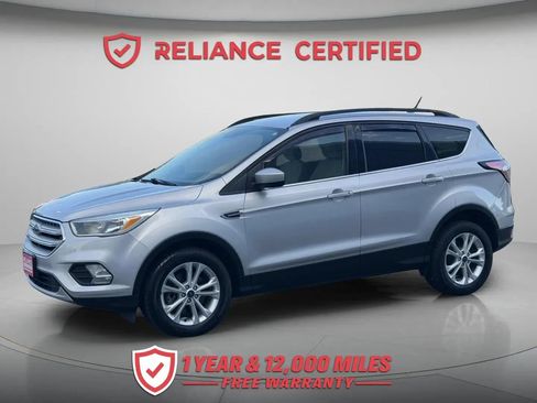 Used 2018 Ford Escape SE w/ SE Sync 3 Package AWD/4WD image 2
