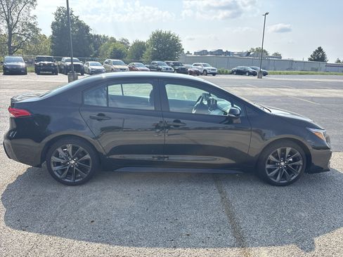 Used 2025 Toyota Corolla SE FWD image 3
