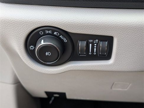 Used 2019 Chrysler Pacifica Touring Plus image 28