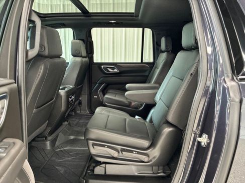 Used 2024 Chevrolet Suburban Z71 w/ Luxury Package AWD/4WD image 15