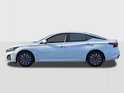New 2025 Nissan Altima 2.5 SV image 2