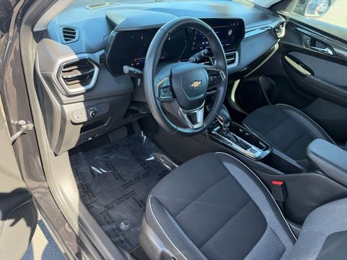 Used 2024 Chevrolet TrailBlazer LT w/ LT Cold Weather Package image 17