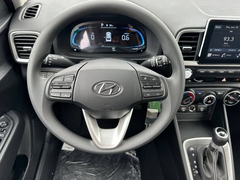 Used 2026 Hyundai Venue SE FWD image 13