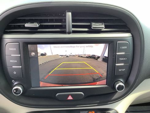 Used 2023 Kia Soul LX w/ LX Technology Package image 16