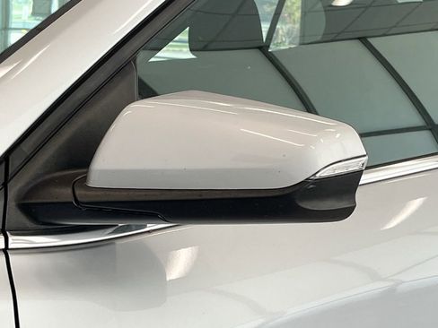 Used 2019 Chevrolet Equinox LT w/ Driver Convenience Package image 12