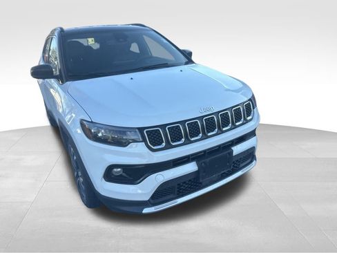 Used 2023 Jeep Compass Limited image 31