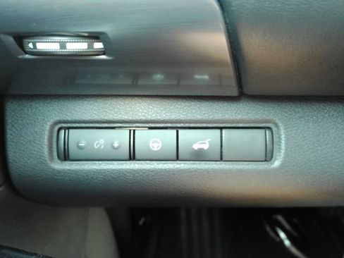 Used 2022 Nissan Pathfinder SL w/ SL Black Package image 39