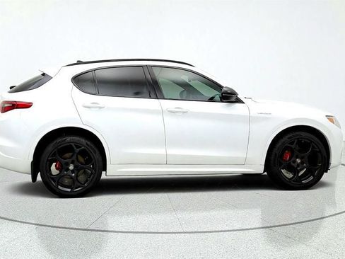 Used 2023 Alfa Romeo Stelvio Veloce AWD/4WD image 4