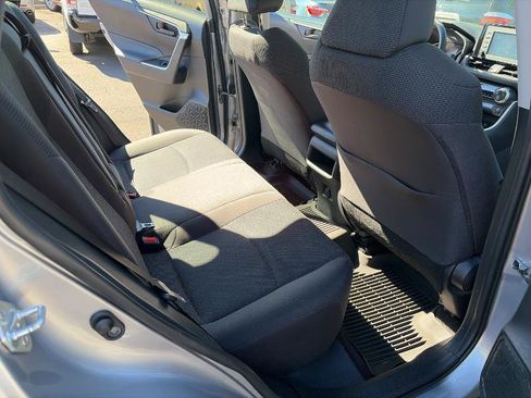 Used 2021 Toyota RAV4 LE image 7