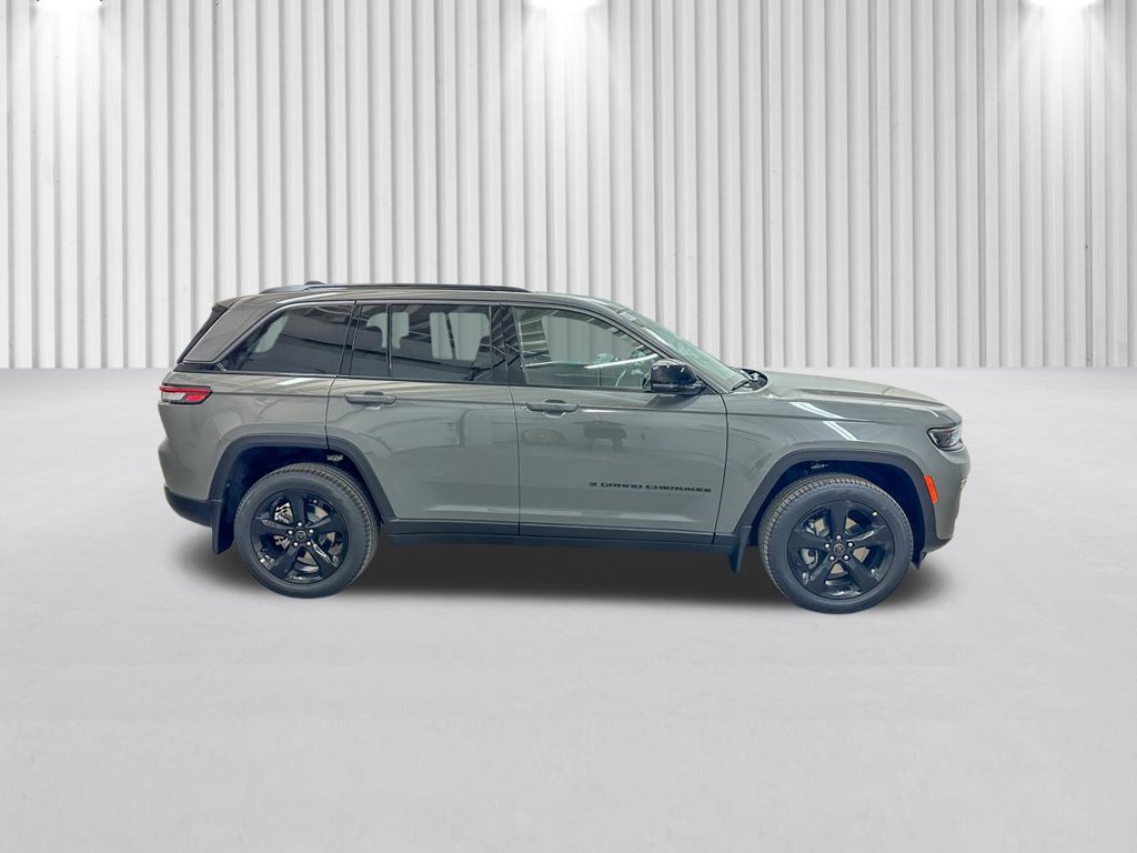 New 2027 Jeep Grand Cherokee Limited AWD/4WD image 3