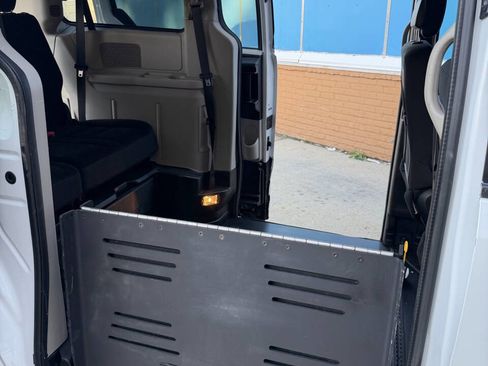 Used 2019 Dodge Grand Caravan SE image 21