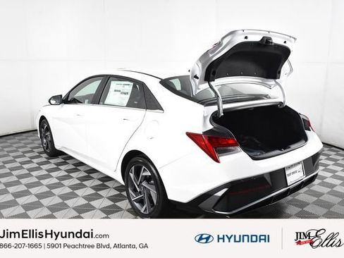 Certified 2025 Hyundai Elantra Limited w/ Cargo Package image 11