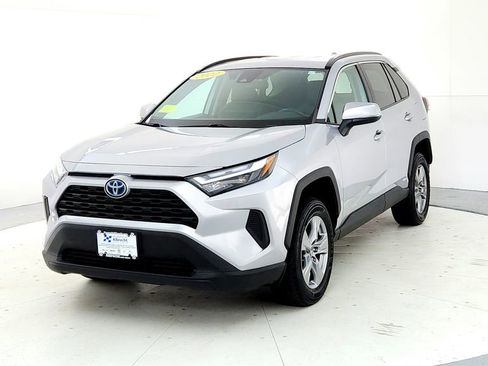 Used 2022 Toyota RAV4 XLE AWD/4WD image 2