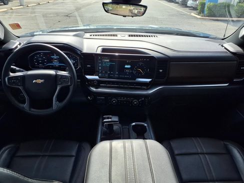 Used 2024 Chevrolet Silverado 1500 High Country w/ High Country Premium Package AWD/4WD image 3