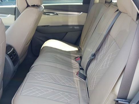 Used 2017 Cadillac XT5 Premium Luxury image 4