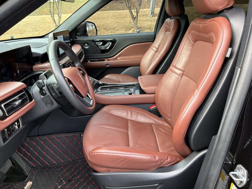 Certified 2025 Lincoln Aviator Reserve w/ Illumination Package RWD image 24