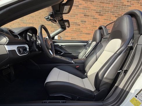 Used 2024 Porsche 718 Boxster image 5