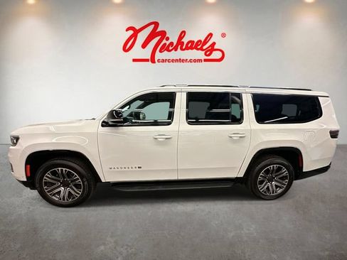 Used 2024 Jeep Wagoneer L Series II w/ Flexible Seating Group AWD/4WD image 5