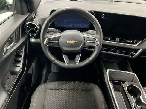 Used 2025 Chevrolet Equinox LT AWD/4WD image 11