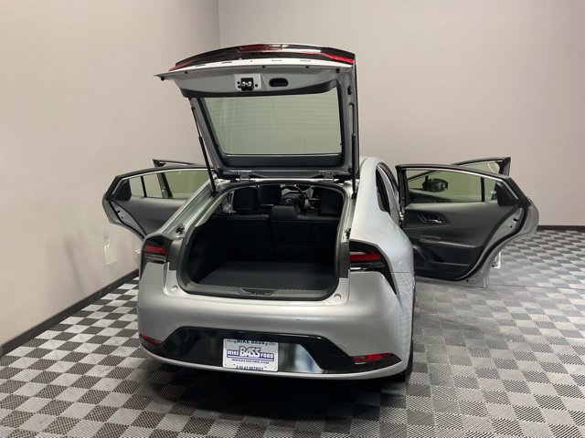 Used 2024 Toyota Prius XLE FWD image 27