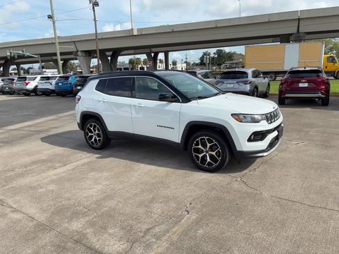 Used 2025 Jeep Compass Limited image 5