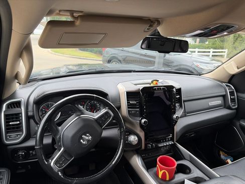 Used 2019 RAM 1500 Laramie AWD/4WD image 5